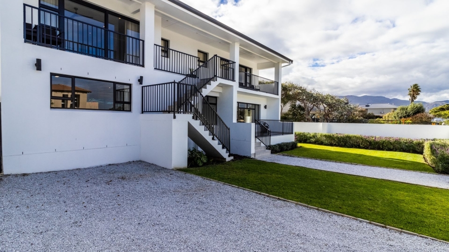 9 Bedroom Property for Sale in Westcliff Western Cape
